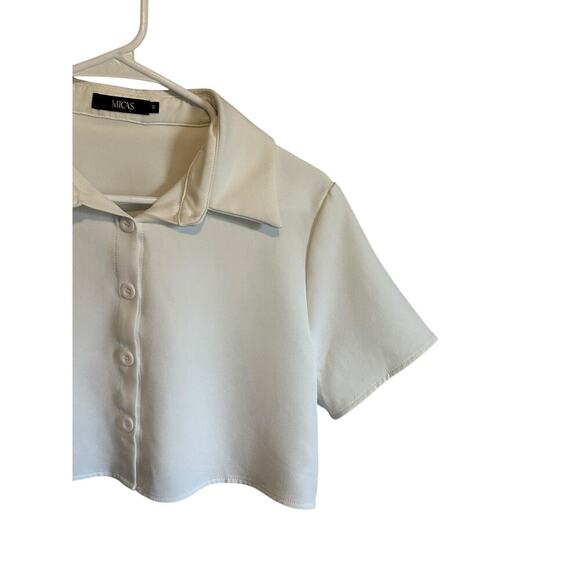 Micas Women's Medium White Cropped Short Sleeve Collared Button Up Blouse - Picture 4 of 10